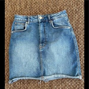 Zara Woman Mini Denim Jean Skirt Frayed hem Distressed 100% Cotton Size 2